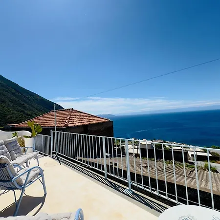 Holiday home Casa Ventalia, Panoramico Con Terrazza Vista Mare, Rinella, Salina Leni