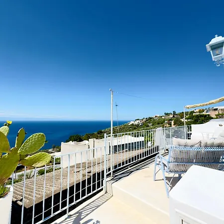 Casa Ventalia, Panoramico Con Terrazza Vista Mare, Rinella, Salina Holiday home Leni