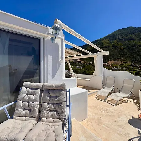 Casa Ventalia, Panoramico Con Terrazza Vista Mare, Rinella, Salina Holiday home Leni